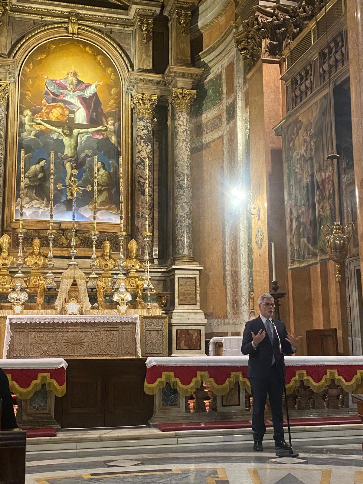 Immagine di sfondo della pagina Al via Paradisus, Artificio di luce, Roma, Chiesa della Santissima Trinità dei Pellegrini