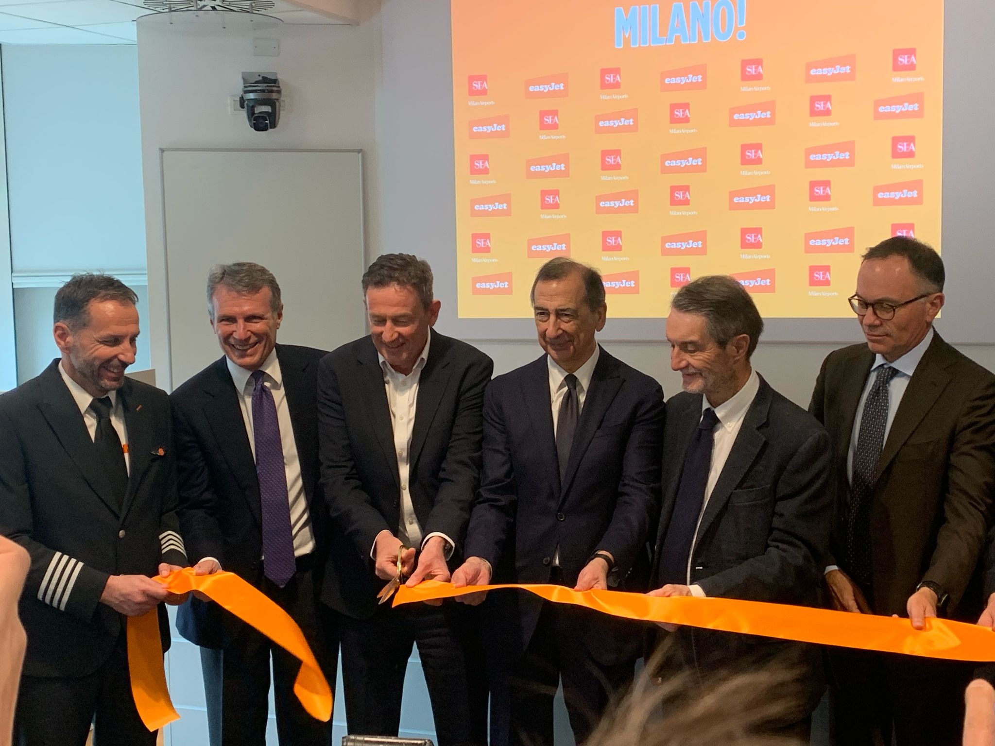 Immagine easyJet apre la base di Milano Linate