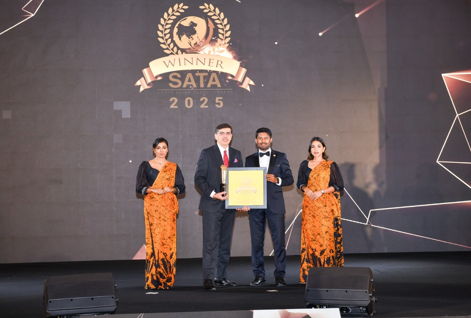 Immagine di sfondo della pagina Le Maldive incoronate “Leading Adventure Destination” ai South Asian Travel Awards 2025