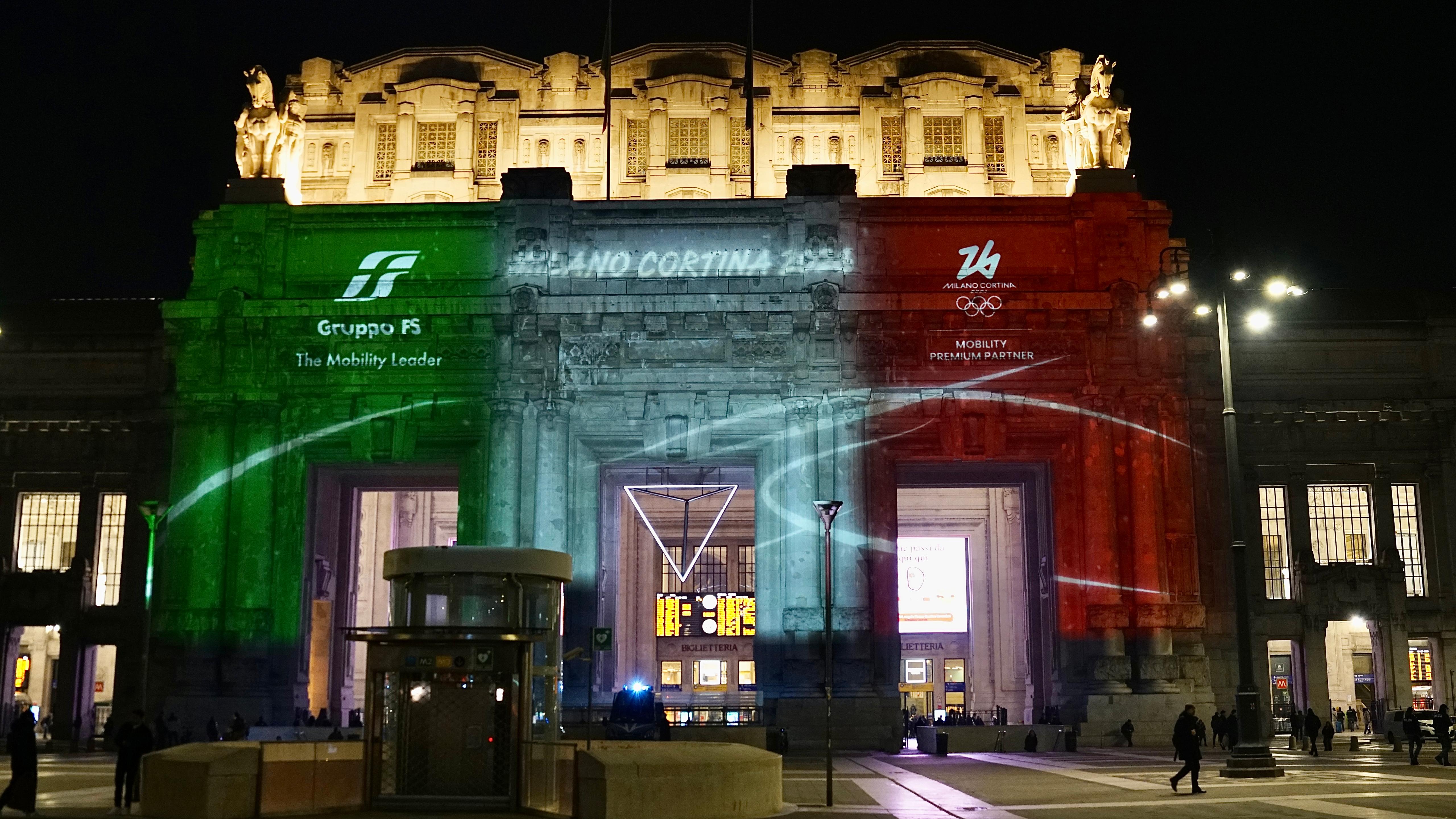Immagine Olimpiadi Milano-Cortina, il Gruppo FS illumina la Stazione Centrale di Milano