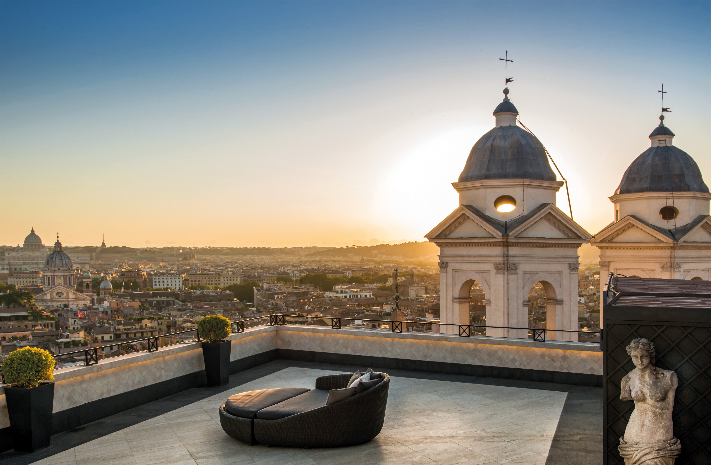 Immagine di sfondo della pagina L’Hassler Roma lancia il primo campo da pickleball con vista sulla Città Eterna