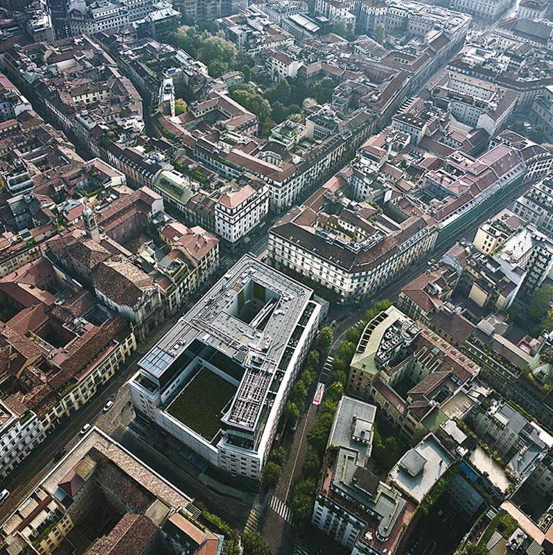 Immagine di sfondo della pagina Riapertura il 1° luglio per l'Armani Hotel Milano