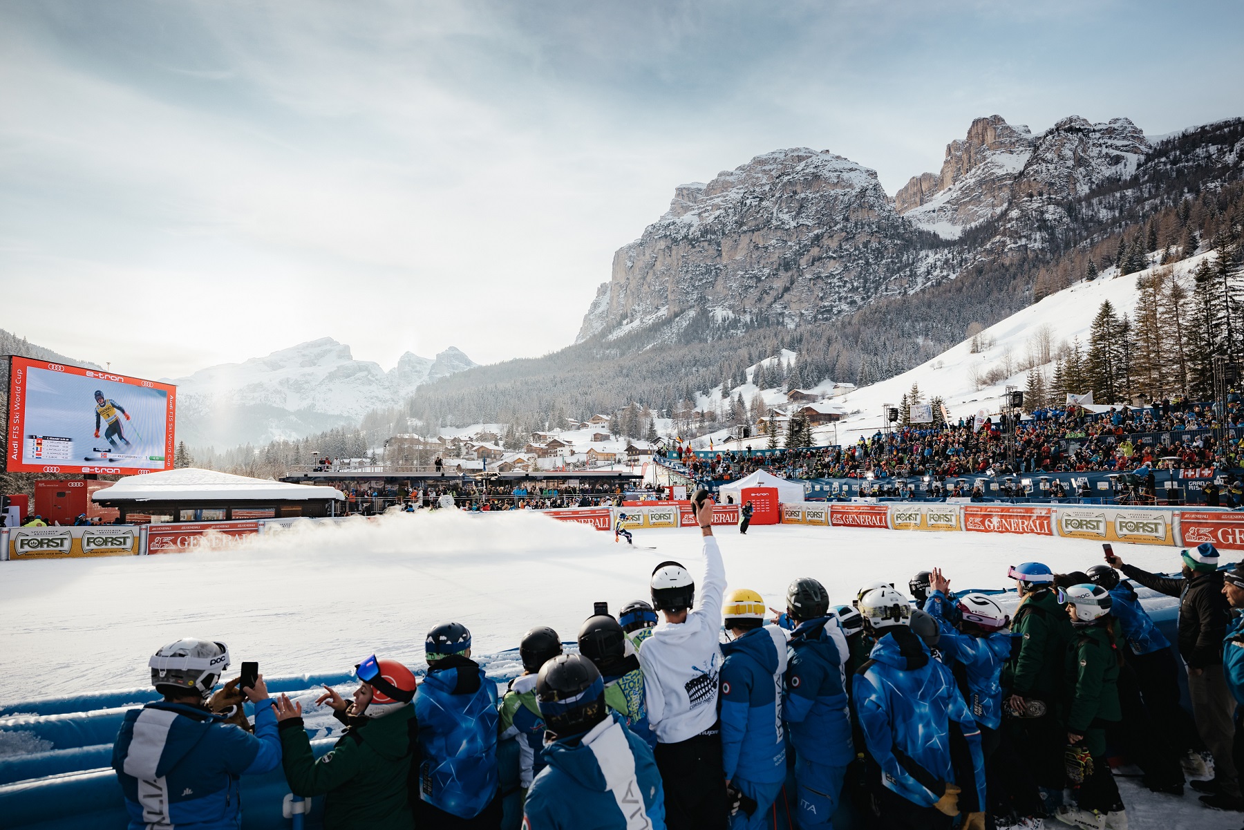 Immagine di sfondo della pagina Alta Badia: adrenalina e spettacolo per la Coppa del Mondo di Sci
