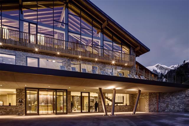 Immagine di sfondo della pagina Due new entry in montagna per R Collection Hotels 