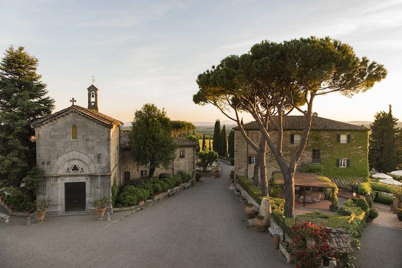 Immagine di sfondo della pagina Riapre il Borgo San Felice