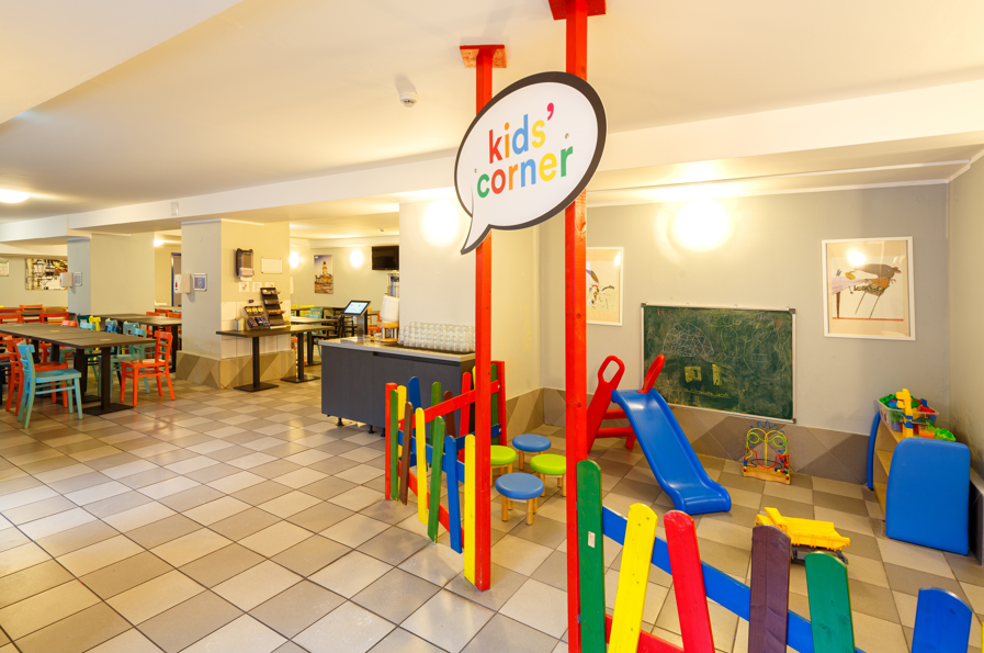 Immagine di sfondo della pagina a&o Hostels: soluzioni family con servizi dedicati e sconti fino al 20% anche in alta stagione