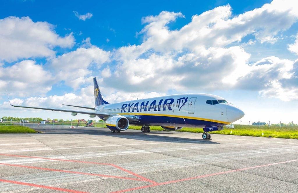 Immagine di sfondo della pagina Ryanair torna la rotta Napoli-Mykonos
