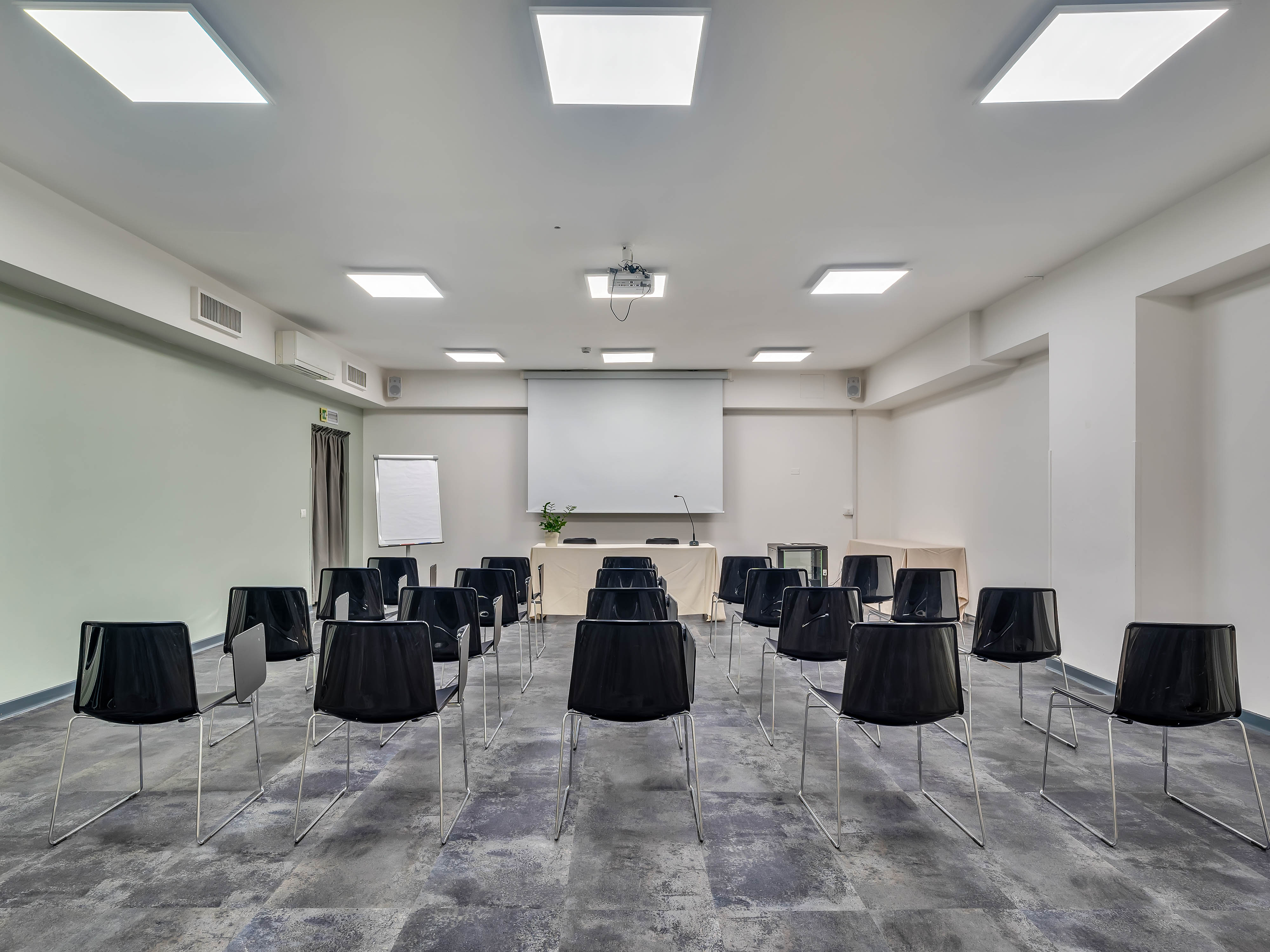 Immagine di sfondo della pagina B&B HOTELS accelera sul MICE in Italia: oltre 40 location per meeting ed eventi corporate