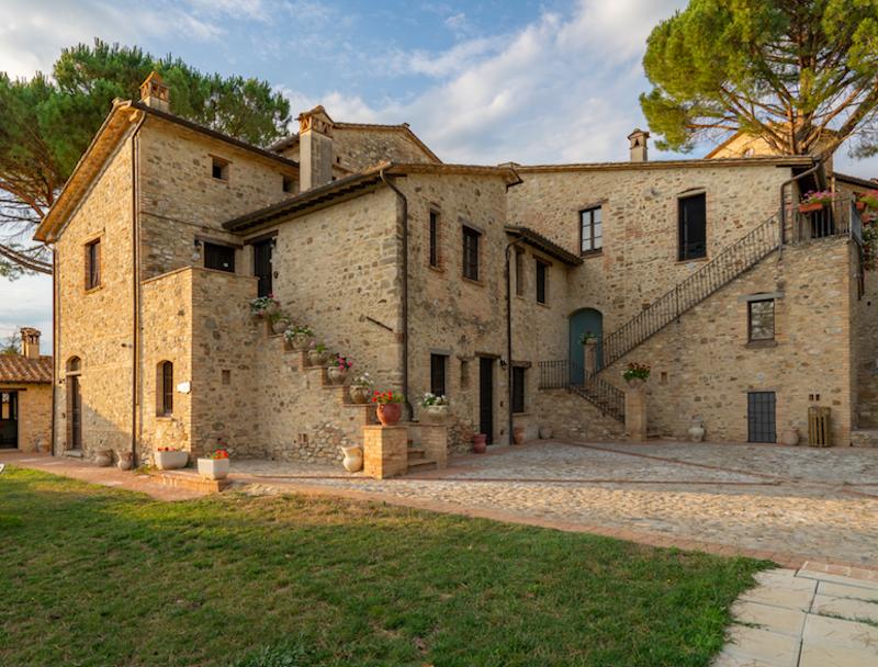 Immagine di sfondo della pagina  Garibaldi Hotels debutta in Umbria