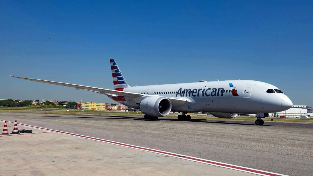 Immagine di sfondo della pagina American Airlines riattiva i voli stagionali Napoli–Chicago e Napoli–Philadelphia
