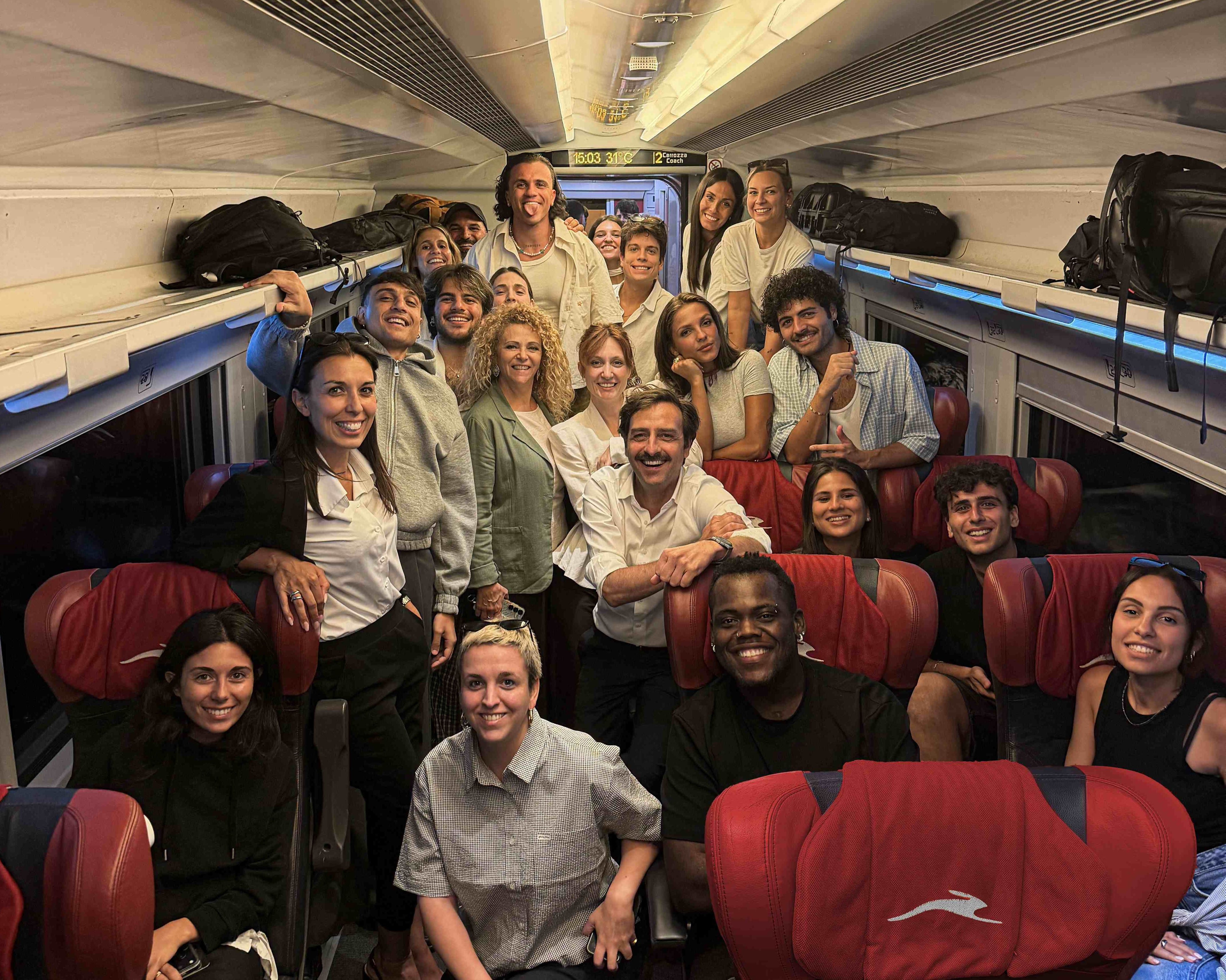 Immagine Italo porta la musica a bordo: concerto a sorpresa di Samurai Jay in treno