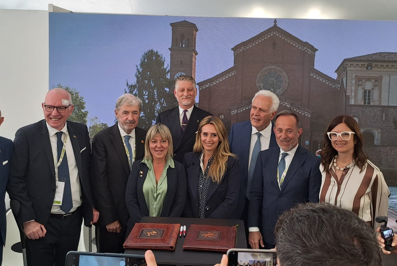 Immagine di sfondo della pagina Via Francigena verso l’UNESCO: firmato a Venezia il protocollo tra Regioni