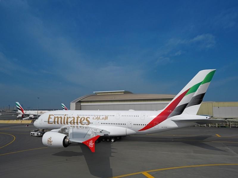 Immagine di sfondo della pagina Emirates svela la nuova livrea 