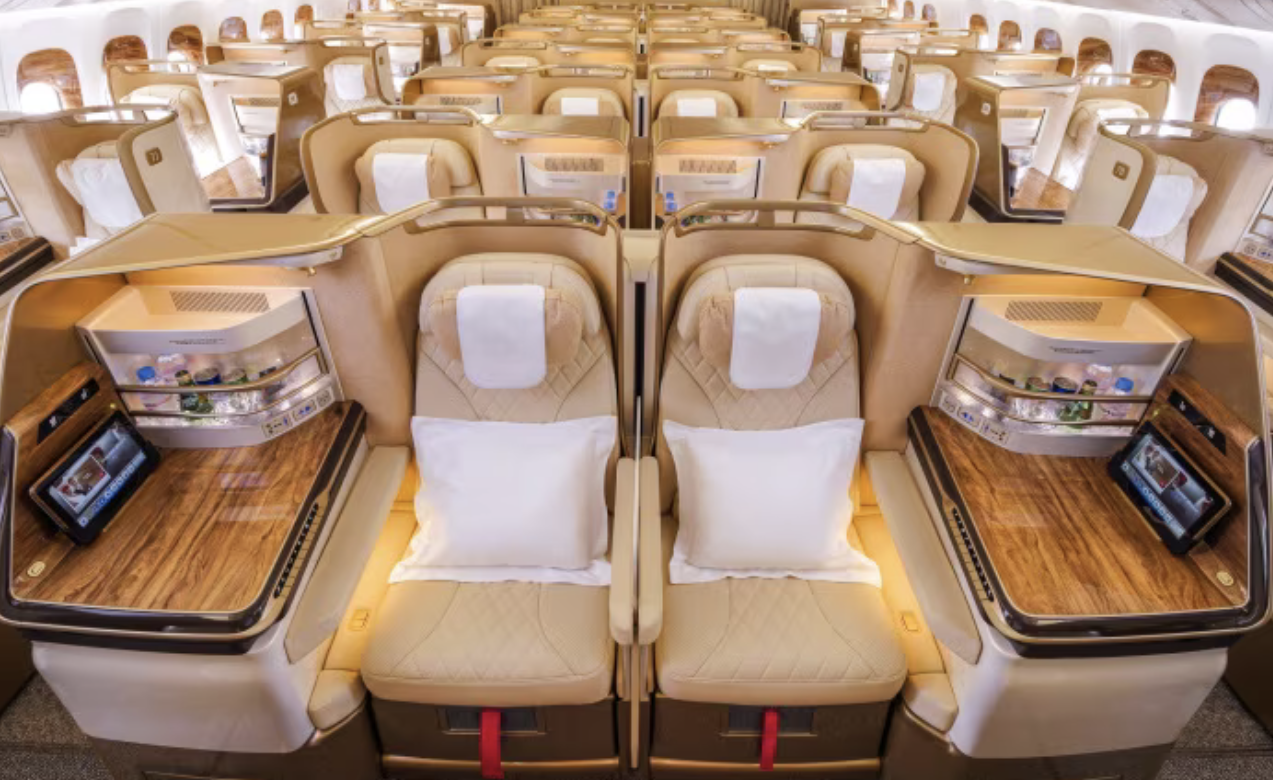 Immagine di sfondo della pagina Emirates potenzia la rotta Dubai–Colombo con il Boeing 777 rinnovato
