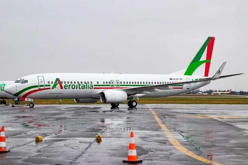 Immagine di sfondo della pagina AeroItalia e Forlì insieme per tre anni