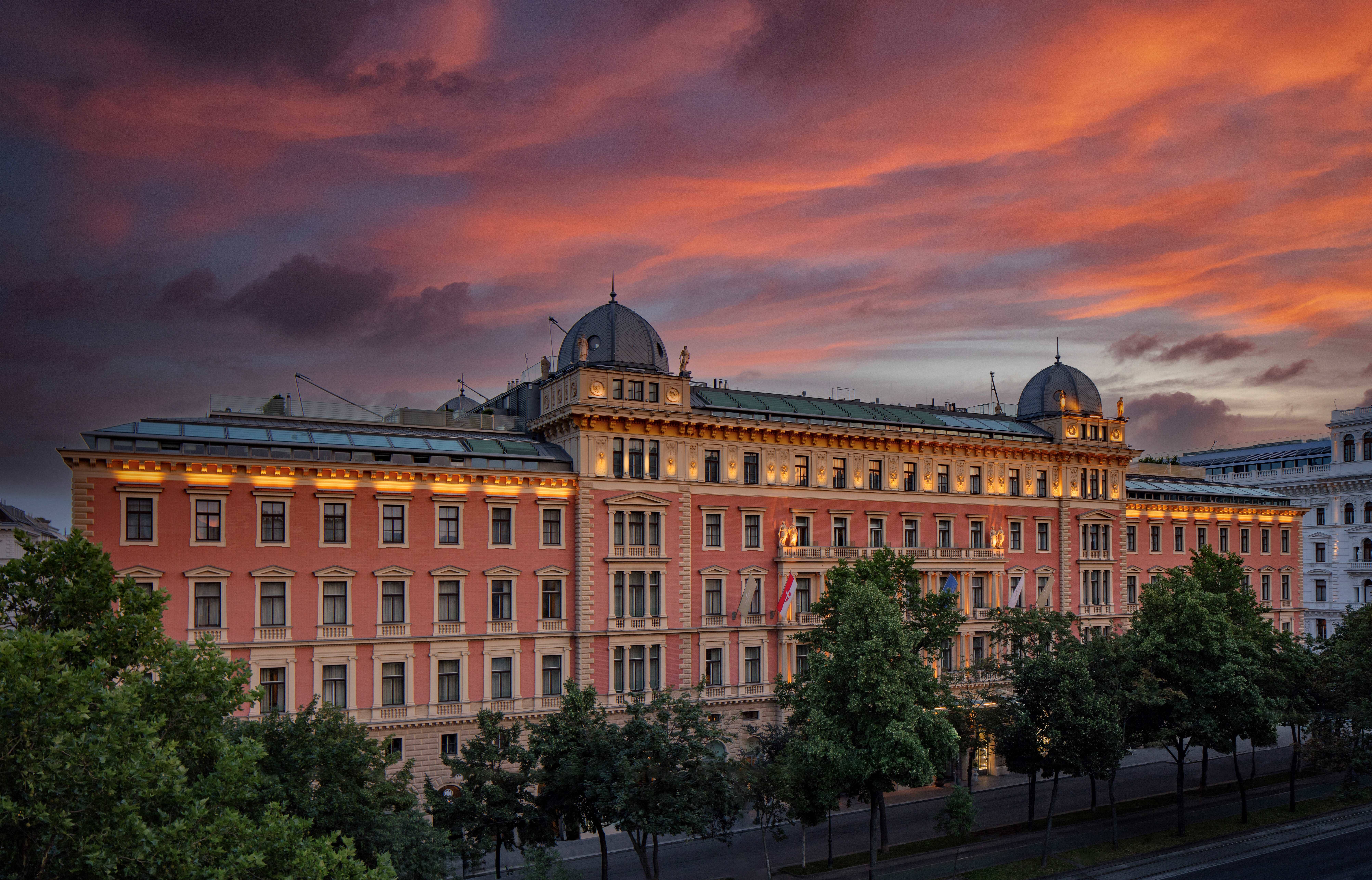 Immagine di sfondo della pagina L'Anantara Palais Hansen torna a splendere: lusso urbano in un palazzo d’epoca