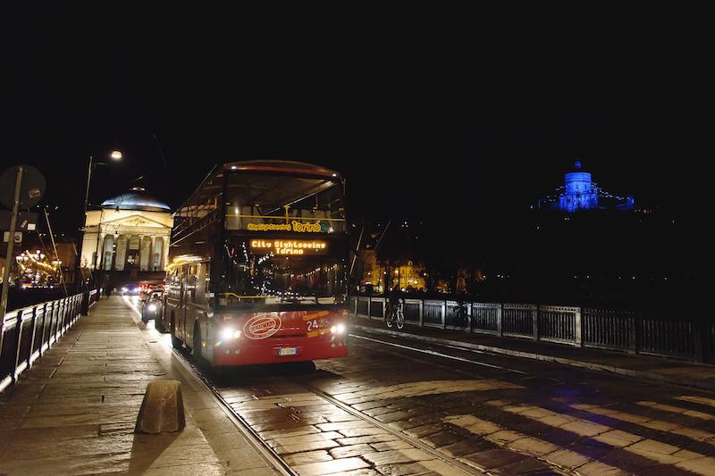 Immagine di sfondo della pagina City Sightseeing, un tour esperenziale a Torino