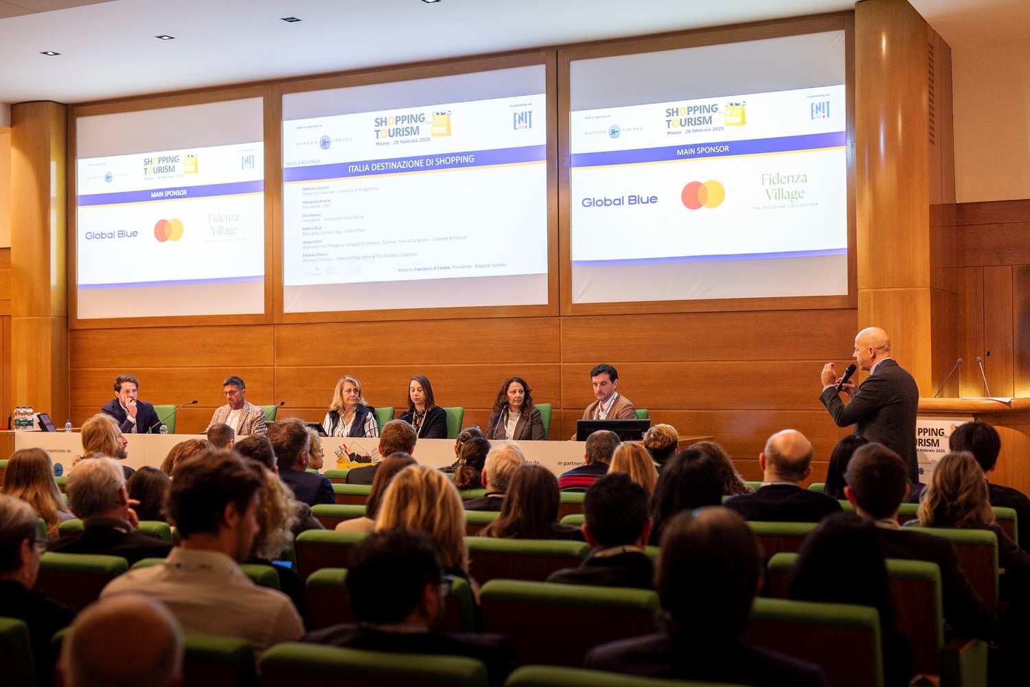 Immagine di sfondo della pagina Shopping Tourism, il forum italiano approda a Parma il 18 settembre 2026 per la nona edizione