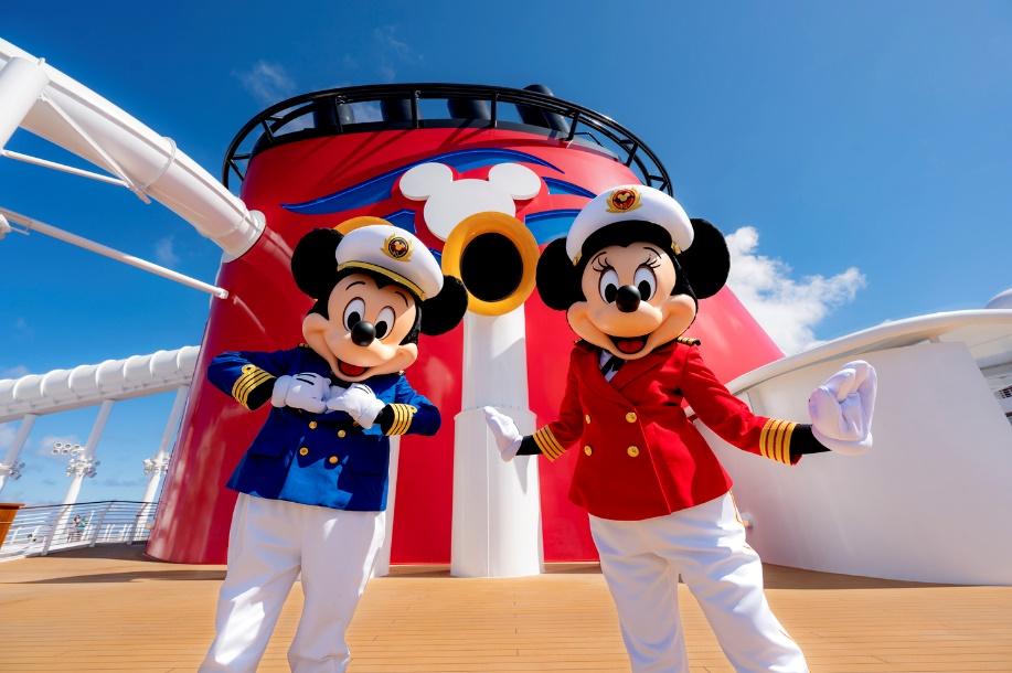 Immagine di sfondo della pagina Disney Cruise Line strizza l'occhio alle adv