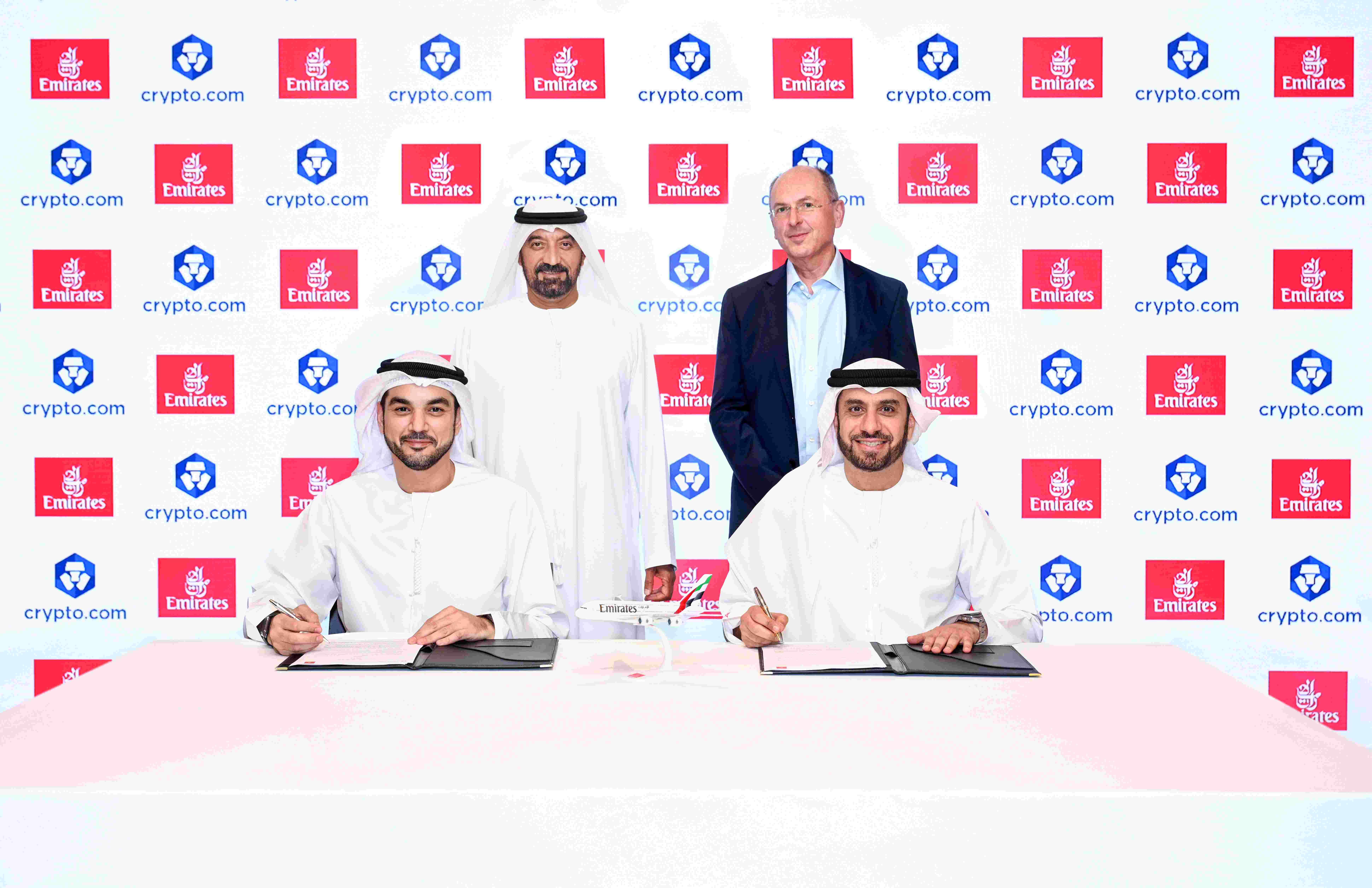 Immagine di sfondo della pagina Emirates e Crypto.com uniscono le forze per integrare i pagamenti in criptovalute