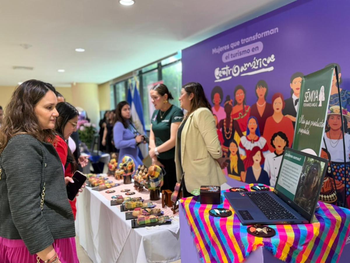 Immagine di sfondo della pagina CATA valorizza le donne che trasformano il turismo in Centroamerica