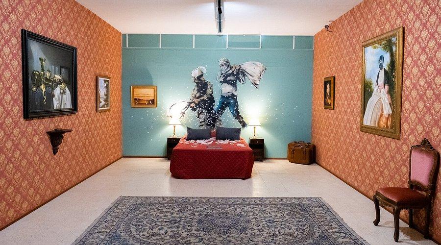 Immagine Bansky e piante tropicali: una Pasqua inaspettata a Lisbona