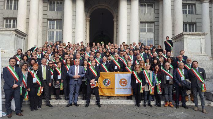 Immagine di sfondo della pagina Touring Club: 227 le Bandiere Arancioni