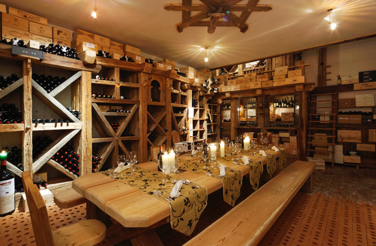Immagine di sfondo della pagina Dolomiti Wellness Hotel Fanes: un viaggio sensoriale tra i vini dell’Alto Adige