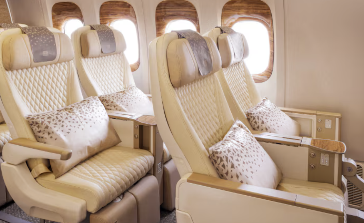 Immagine di sfondo della pagina Maldive in Premium: Emirates introduce il nuovo Boeing 777 con quattro classi