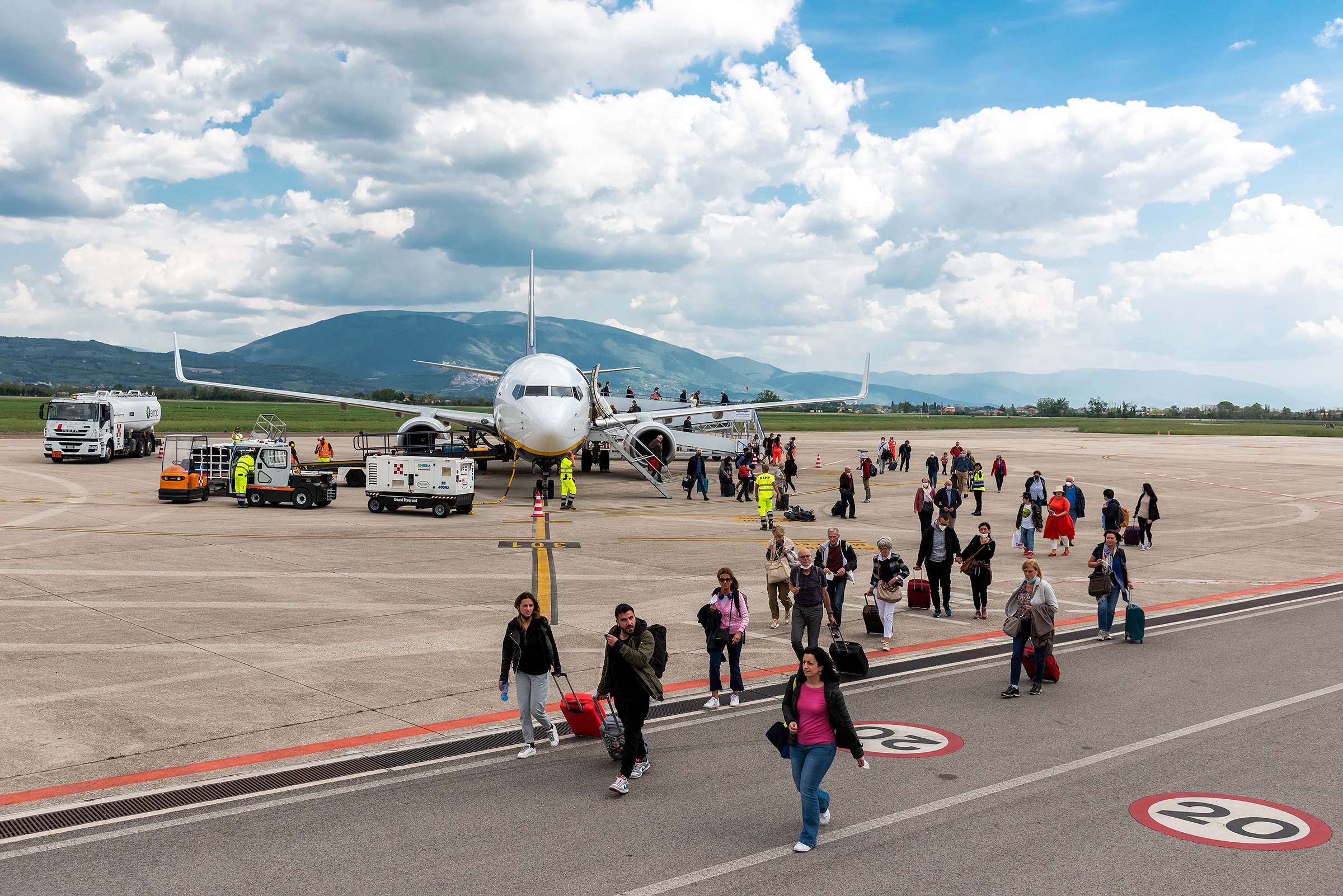 Immagine di sfondo della pagina Ryanair lancia l'operativo invernale '24 all'aeroporto di Perugia e celebra 3 milioni di passeggeri