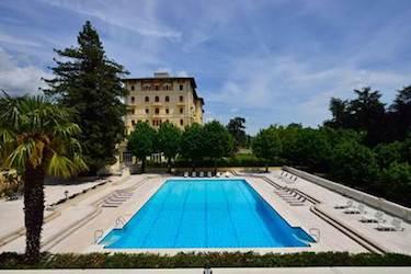 Immagine di sfondo della pagina Piscine, spa e terme: la dolce estate di Fiuggi al lussuoso Palazzo della Fonte