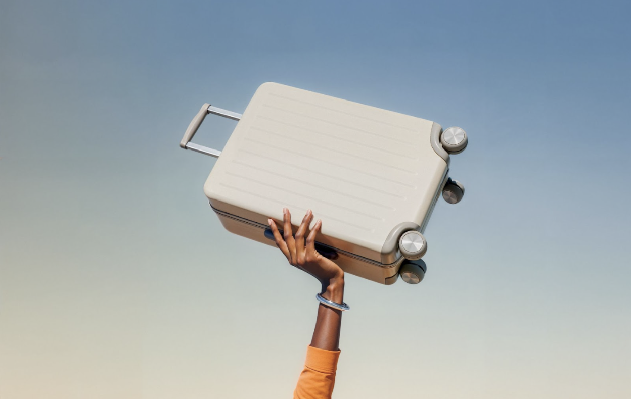 Immagine di sfondo della pagina Benessere e avventura, ma senza stress per il conto: i trend travel 2025 secondo Klarna