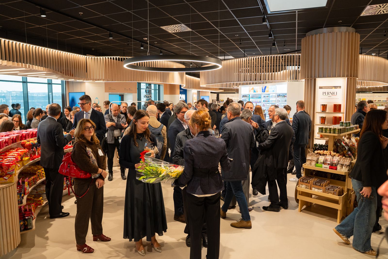 Immagine di sfondo della pagina Milan Bergamo Airport cresce e rafforza i servizi: inaugurato il nuovo “difstore”