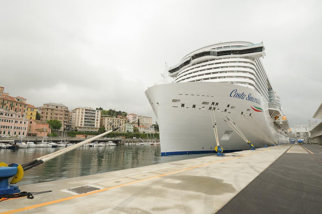 Immagine di sfondo della pagina Costa Crociere riparte da Savona