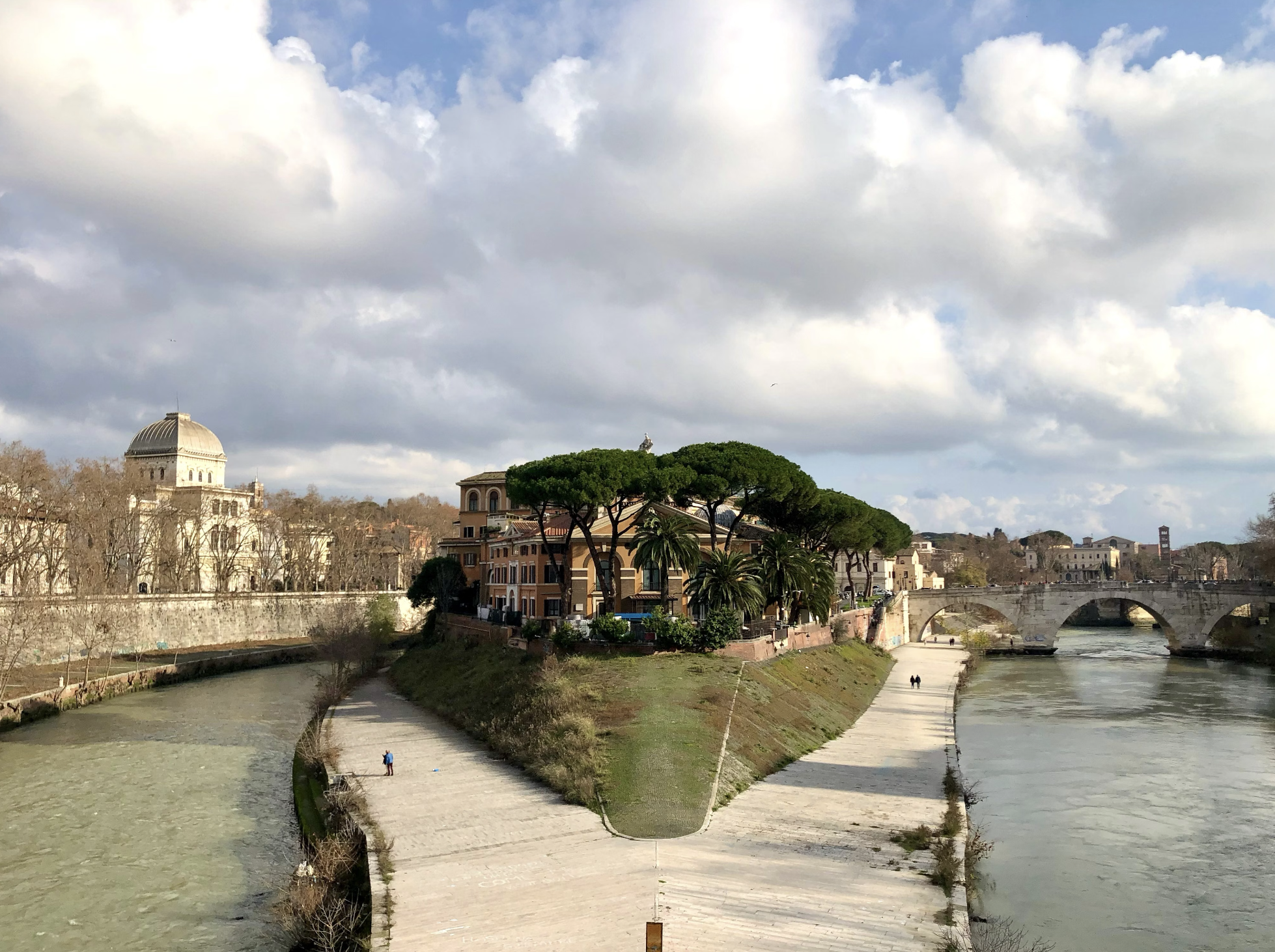 Immagine Roma fuori rotta: esplorare la Capitale in kayak tra storia e natura nascosta