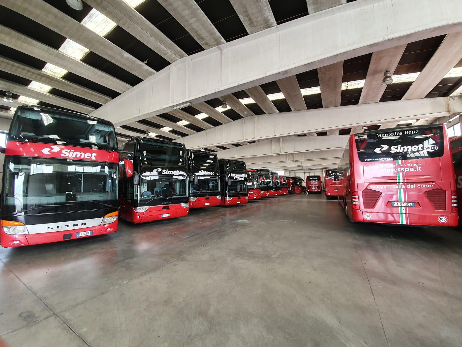 Immagine di sfondo della pagina Simet Bus, nuove tratte in tutta Italia
