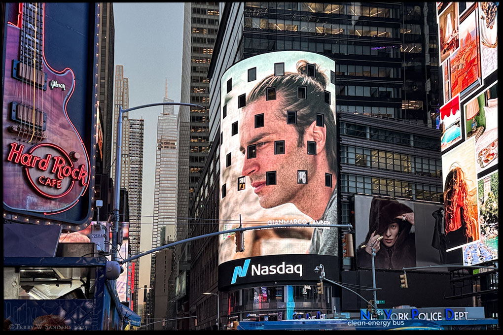 Immagine di sfondo della pagina Le Marche conquistano Times Square: la campagna con Gianmarco Tamberi sulla torre Nasdaq