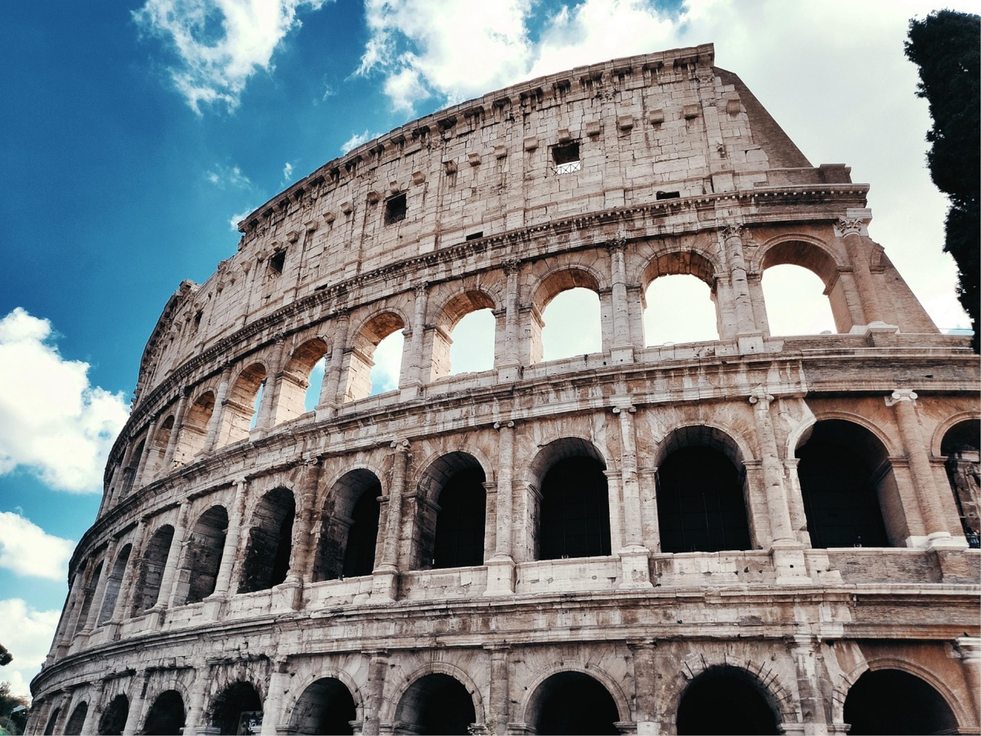 Immagine di sfondo della pagina Turismo, l'Italia conferma il trend positivo nel 2026: cresce l'occupazione e aumentano le presenze