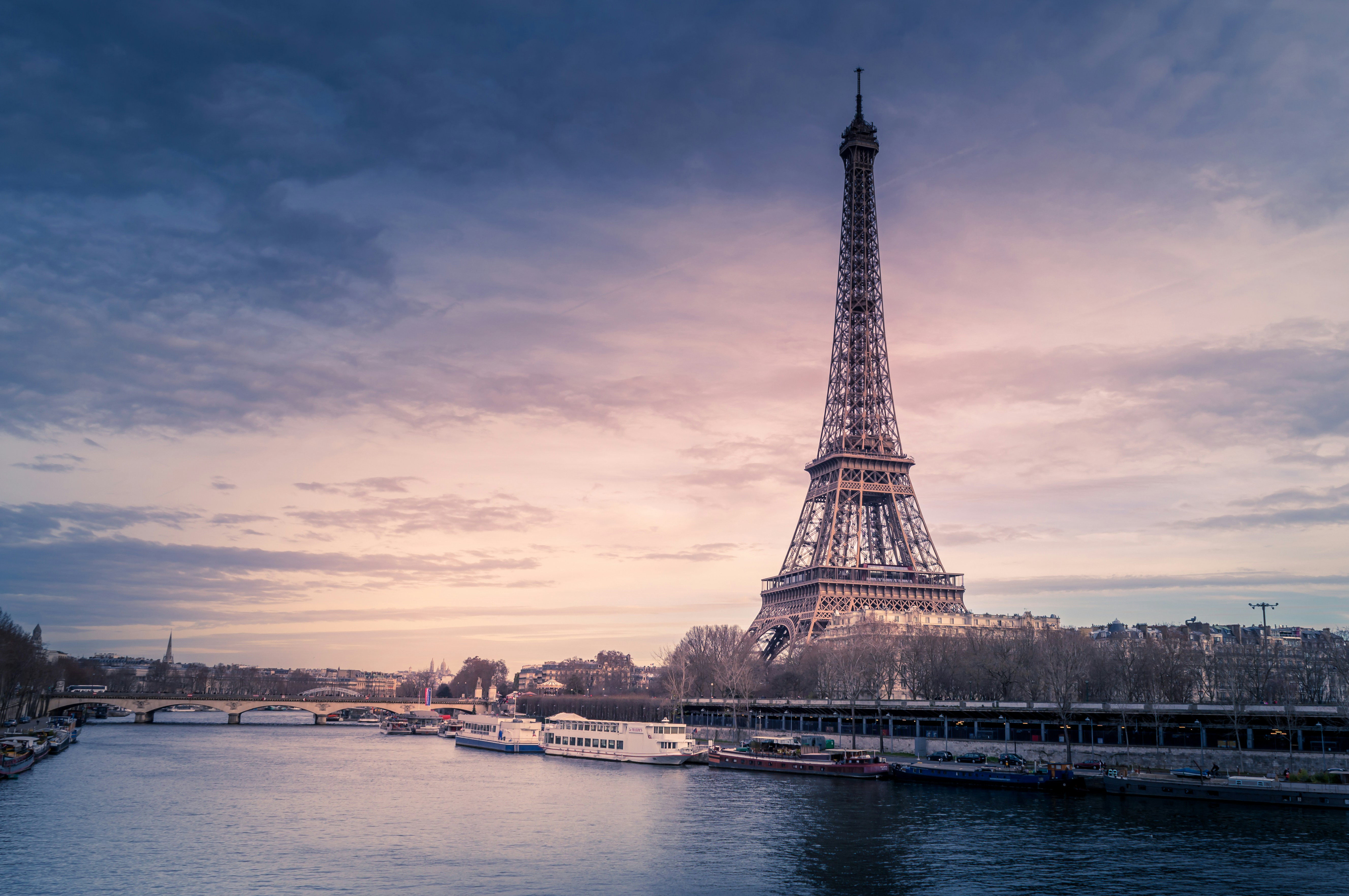Immagine di sfondo della pagina Pasqua 2025:  Parigi, Barcellona e Roma le più cercate su Holidu