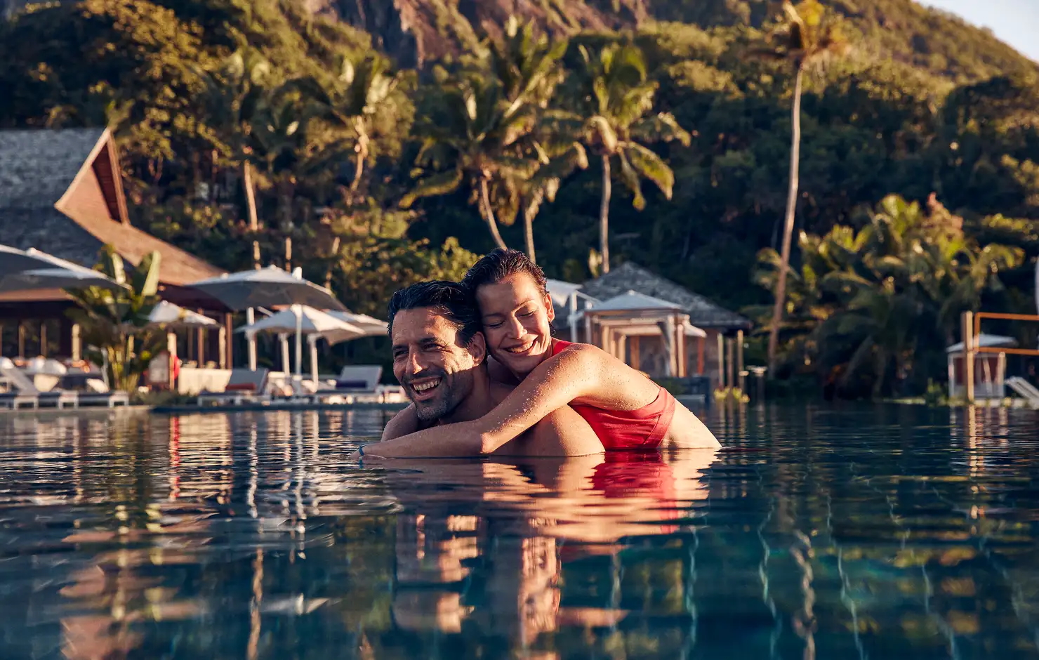 Immagine di sfondo della pagina Club Med presenta i risultati del primo semestre 2025: Italia in crescita e boom di lungo raggio