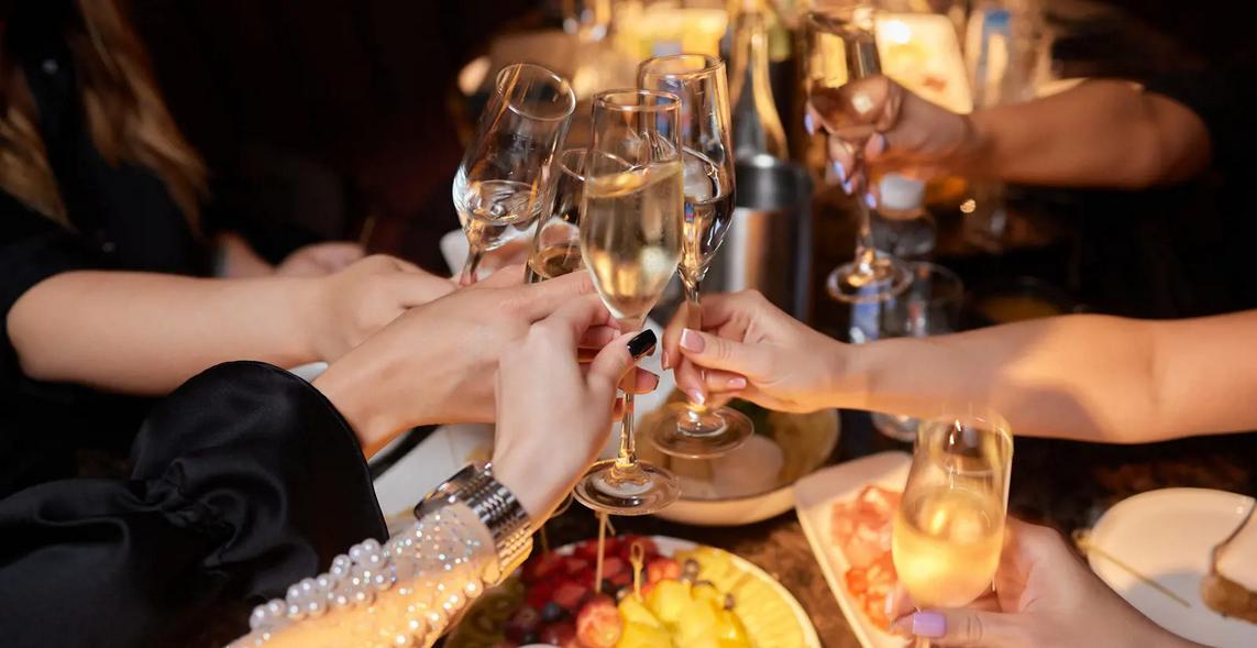 Immagine di sfondo della pagina Cene aziendali di Natale: eleganza e gusto tra Roma e Firenze con FH55 Hotels