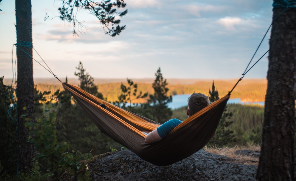 Immagine Alla ricerca della felicità? La Finlandia vi porta 7 giorni nei suoi laghi (gratis) per disconnettersi e “vivere come un finnico”