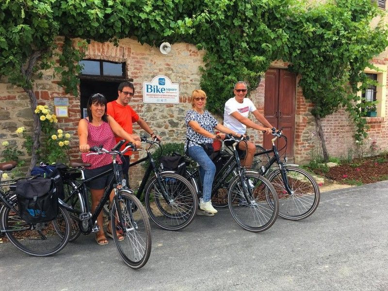 Immagine di sfondo della pagina BikeSquare lancia un crowdfunding: dal cicloturismo nelle Langhe ora guarda all’Europa