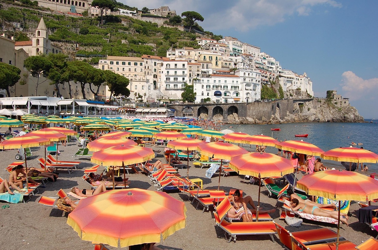 Immagine Ferragosto in spiaggia, gli italiani chiedono più quiete e spazio