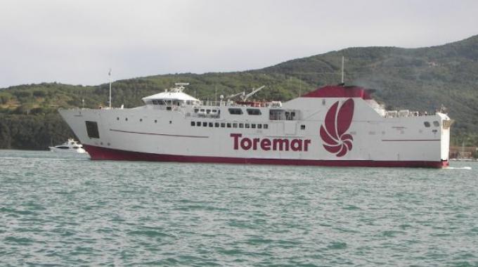 Immagine di sfondo della pagina Toremar sponsor del Livorno Calcio