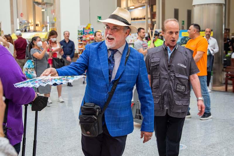 Immagine di sfondo della pagina Napoli, un flash mob alla Stazione Marittima