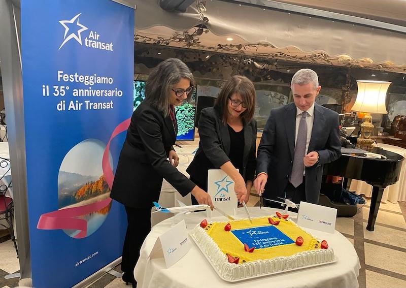 Immagine di sfondo della pagina Air Transat: 13 voli diretti per la summer italiana