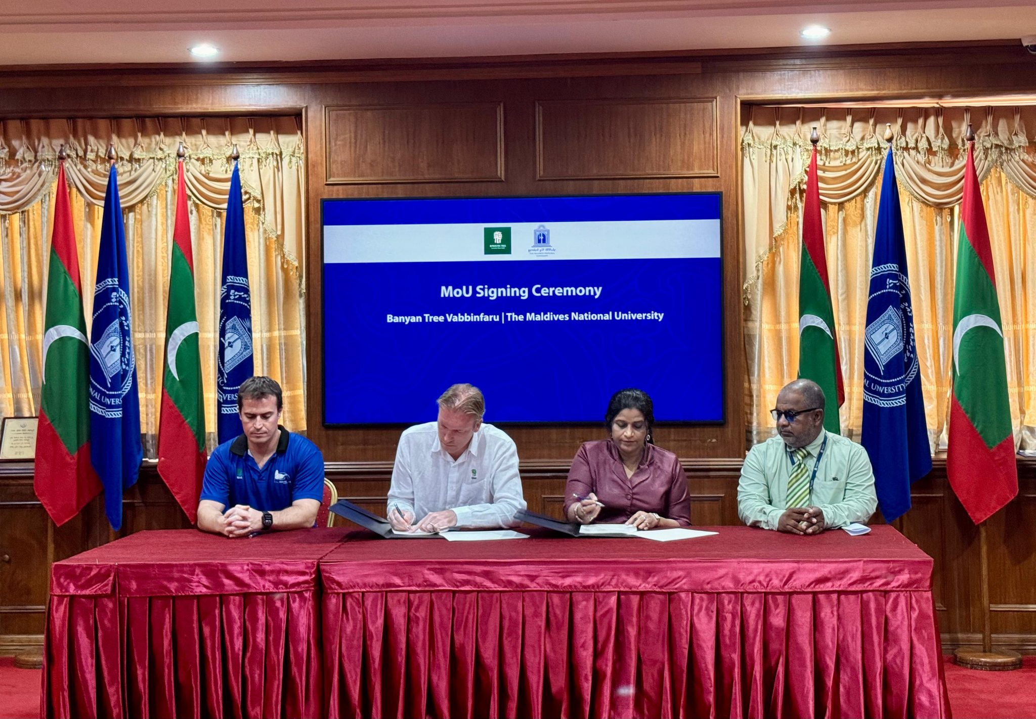 Immagine Banyan Tree Vabbinfaru e Maldives National University lanciano corso base di scienze marine