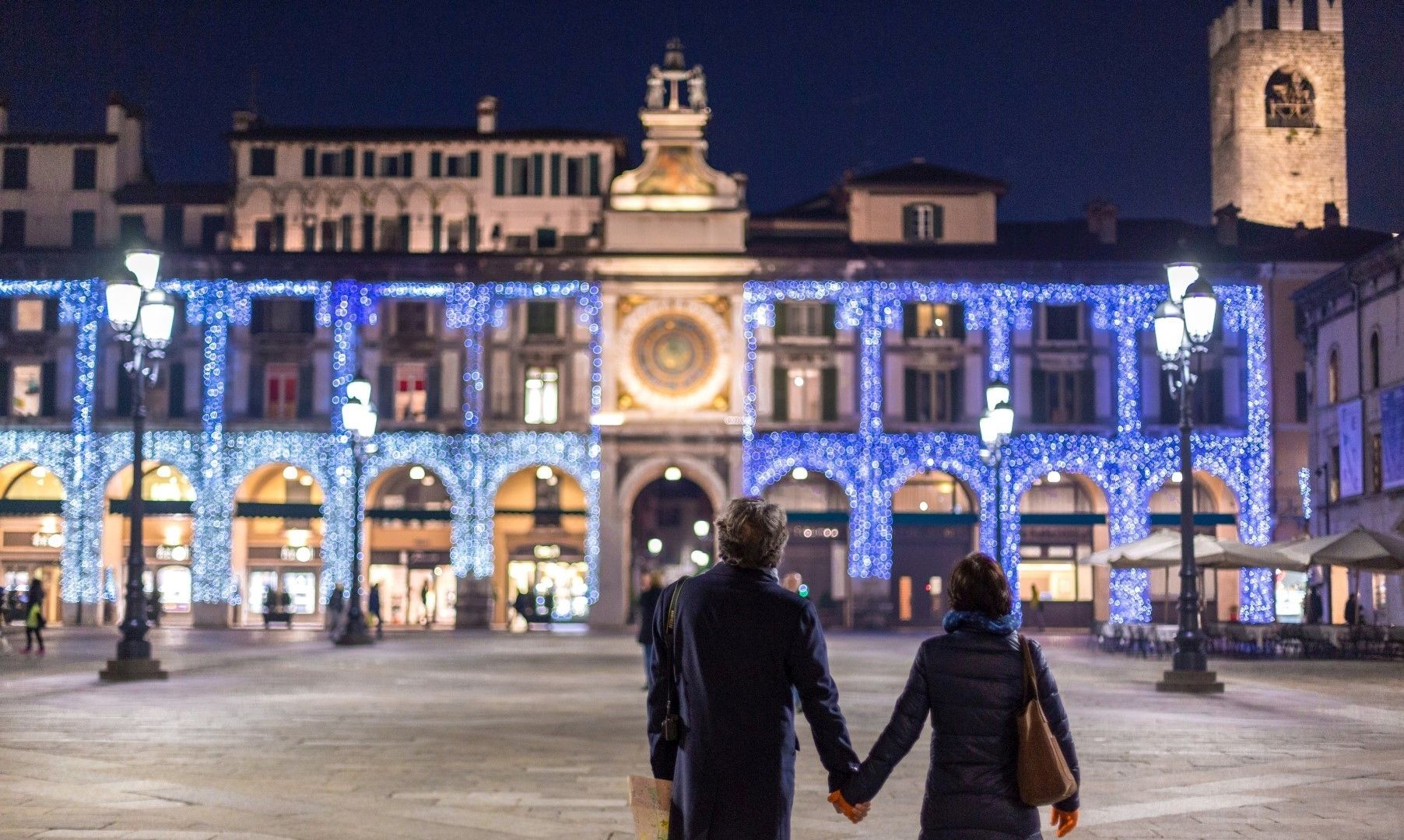 Immagine di sfondo della pagina Natale in Provincia di Brescia: un viaggio tra Borghi, Presepi e Mercatini