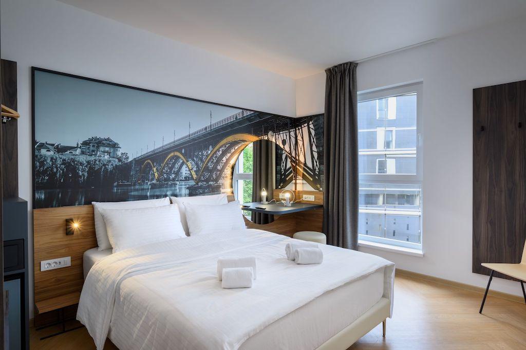 Immagine di sfondo della pagina B&B Hotels, 2° struttura in Slovenia